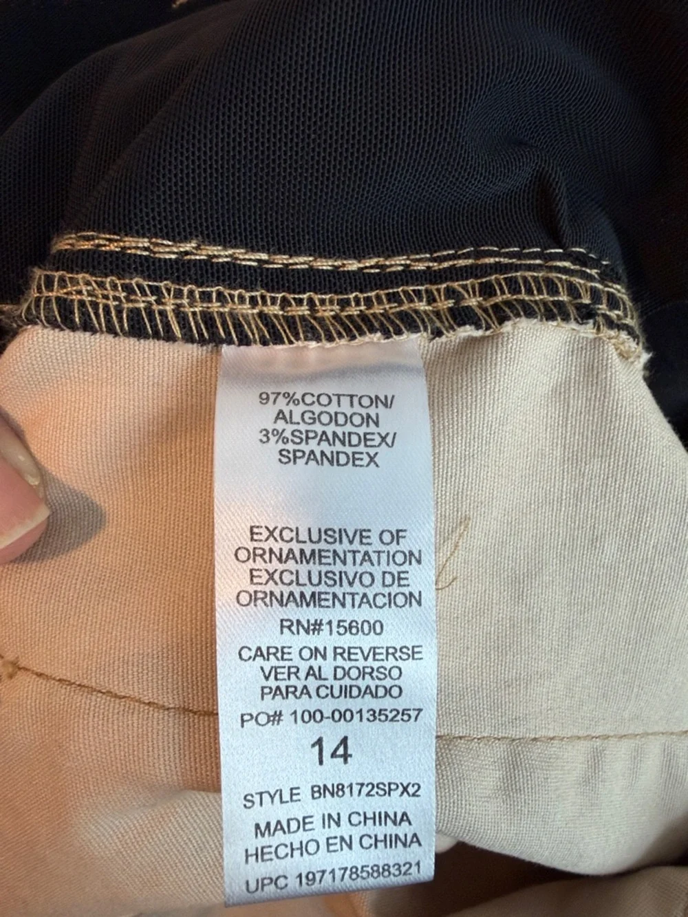 Democracy Leaf-Print Cotton Cargo Roll-Cuff Shorts - Picture 9 of 9